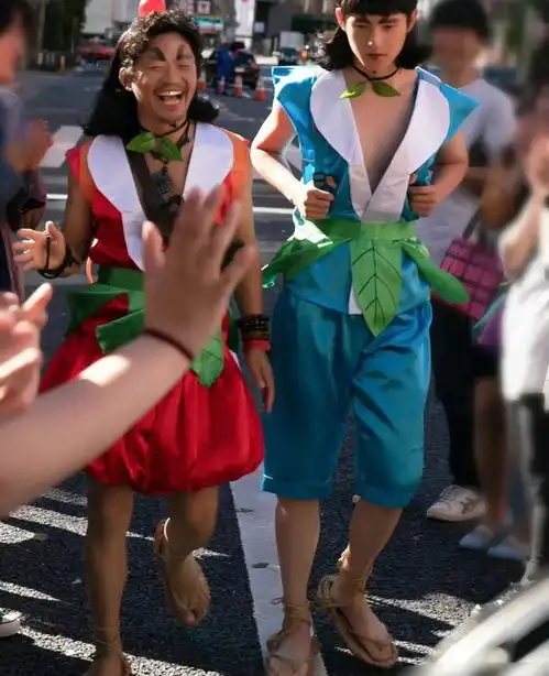 第一个来领金扫帚的人,王宝强4年后再当导演全网都在期待
