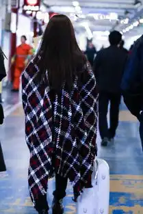 同穿披肩,杨幂风情万种,赵丽颖却成了小矮人
