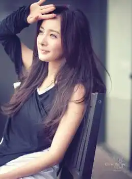 杨幂婚纱亮相疑似默认有孕遭媒体围追堵截
