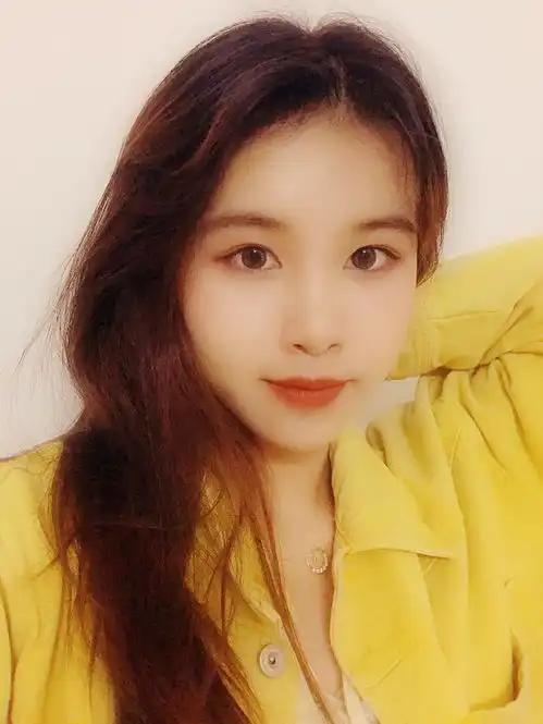 p的妈都不认识港风美女水光妆,时尚街拍修图解析
