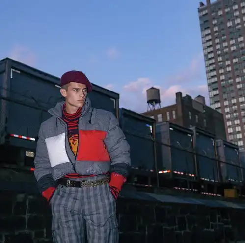 moschino镜头下的小奶狗男友brianaltemus
