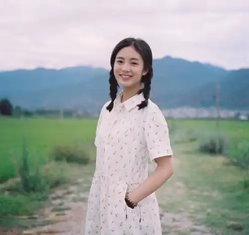 和喜欢的女孩相处,用这三个高情商套路吸引她,便可快速拿下
